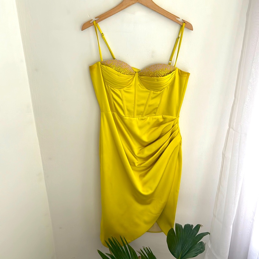 MISS CIRCLE cocktail dress Yellow Satin Dress Size L